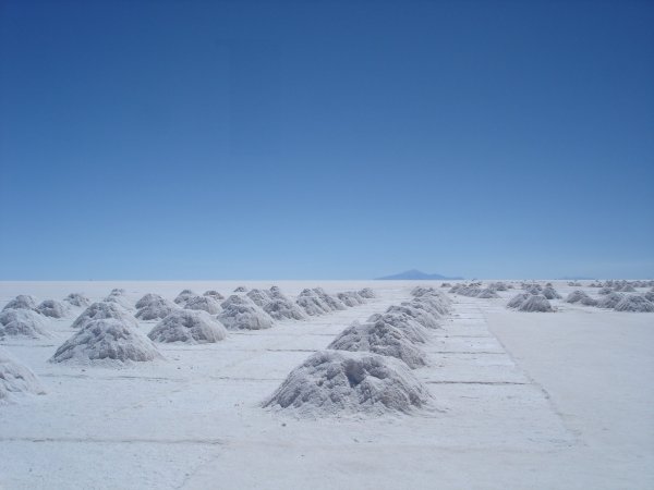 Největší solná pláň světa - Salar de Uyuni.